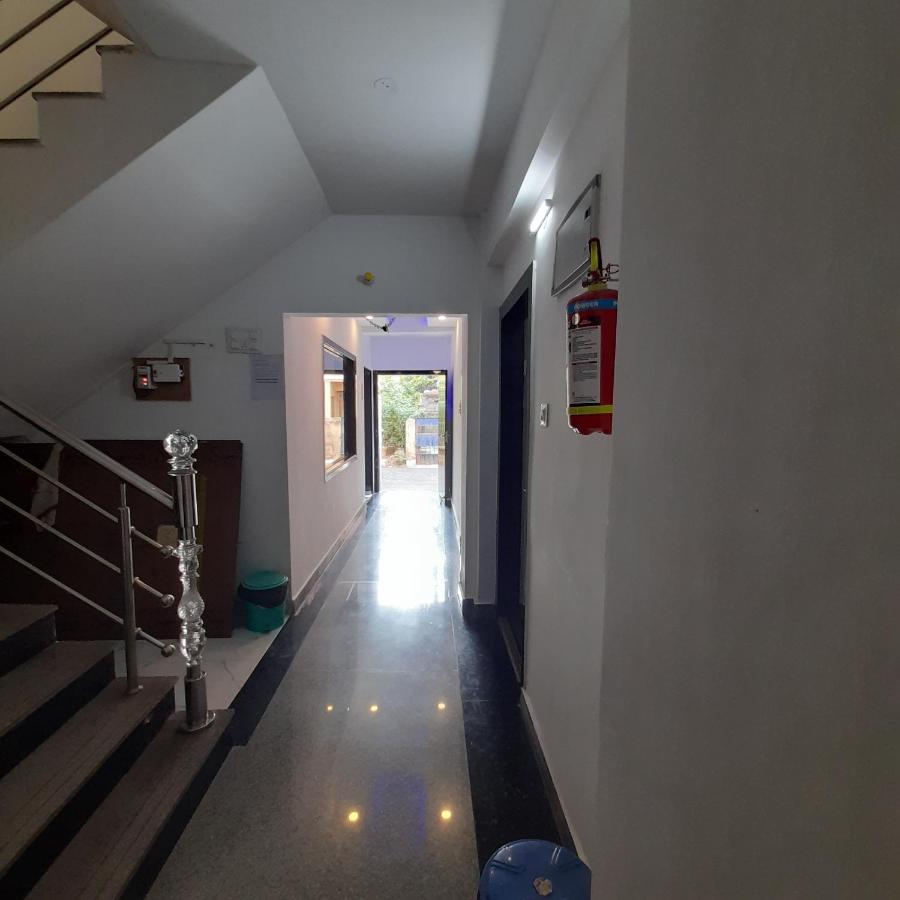 Garden Guest House Near Rene Tower Ruby General Hospital Καλκούτα Εξωτερικό φωτογραφία